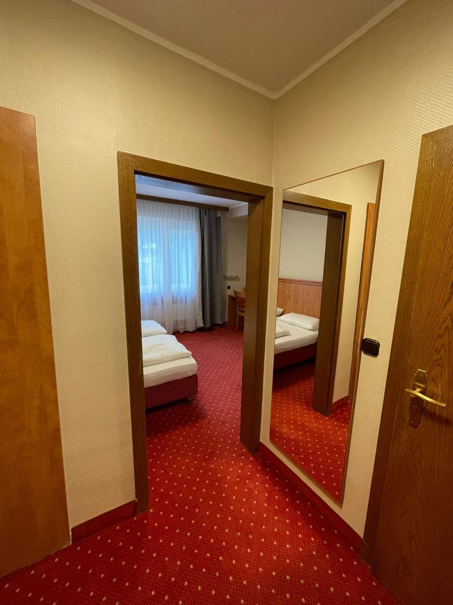 Sun Hotel Essen Buitenkant foto